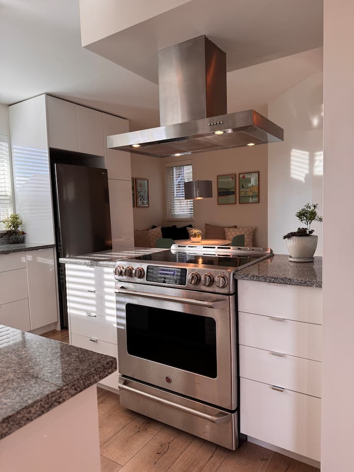 Grand Boulevard Garden Suite - Grouse Mountain