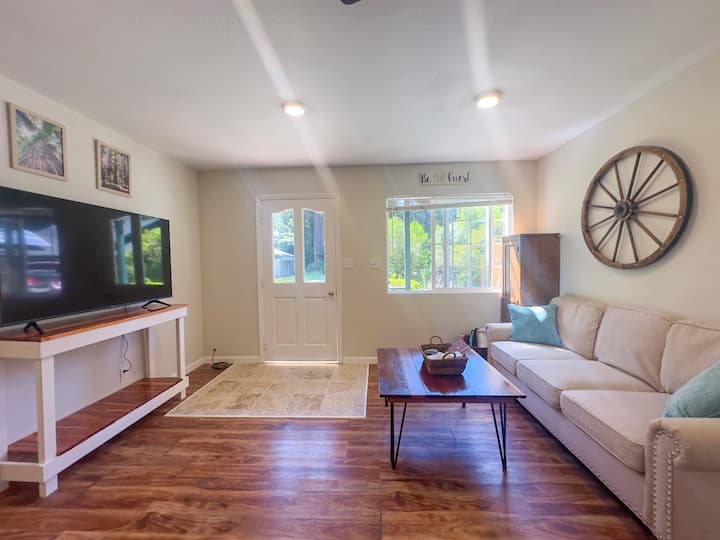 Serenity Cottage In The Redwoods - Crescent City, CA