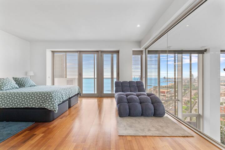 Penthouse Duplex with The Best Sea and City Views! gallery image 3