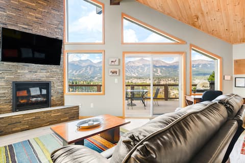 Top Airbnb: Cabin in the Sky -Best Views & Private Hot tub in Breckenridge / Summit County