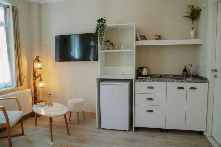 BohoHouse ~ 6 Rooms + 2 Rooftops gallery image 5