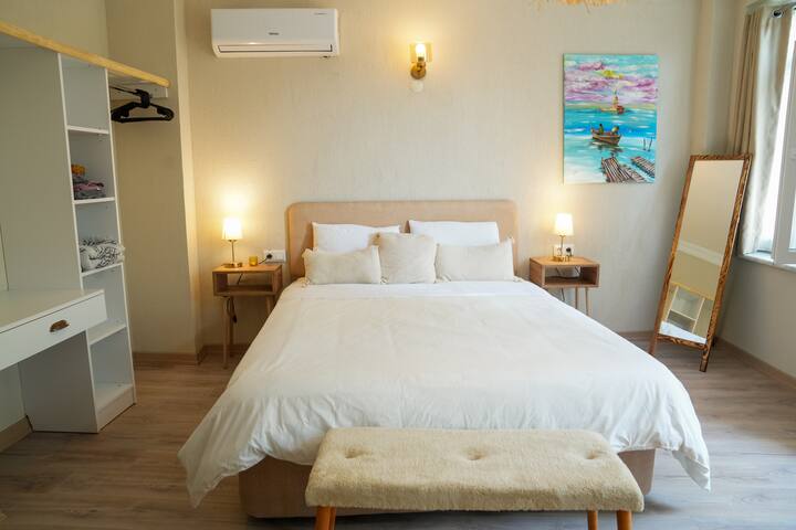 BohoHouse ~ 6 Rooms + 2 Rooftops gallery image 3