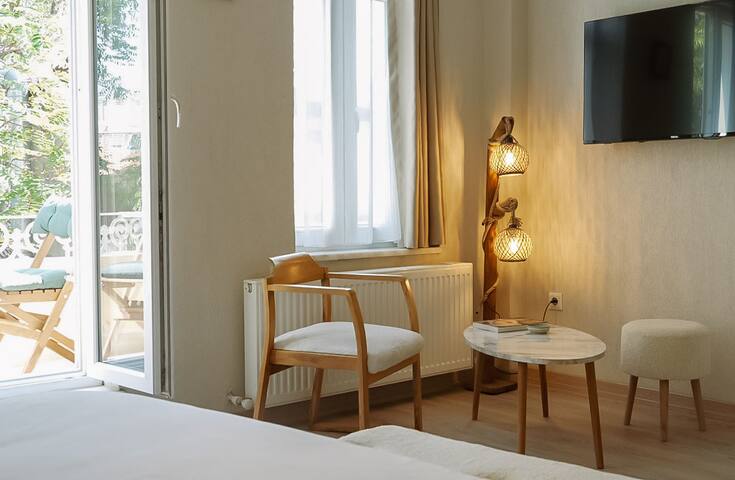 BohoHouse ~ 6 Rooms + 2 Rooftops gallery image 4