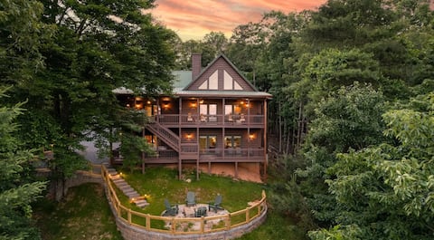 Sleeps 16 W/ Mountain View! Firepit & Hot tub