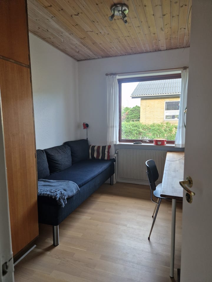 Pranverë e rregullt kutie 180 x 80. Mos harro shtrojat e krevatit.