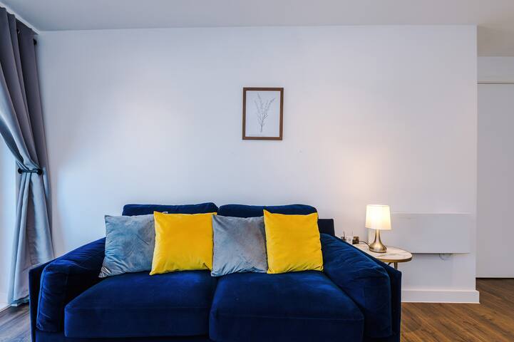 Central Escape | Waterside Retreat + Roof Terrace gallery image 5