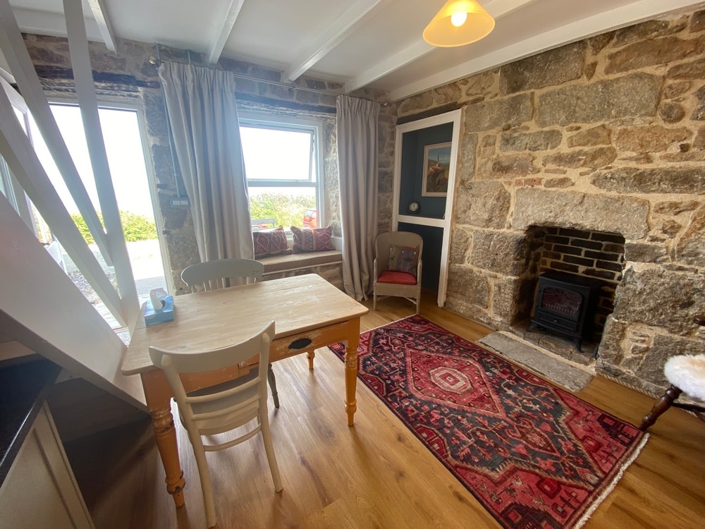 Popular Airbnb listing: 2 Bed Granite Cottage in Newlyn - Melyn in Penzance