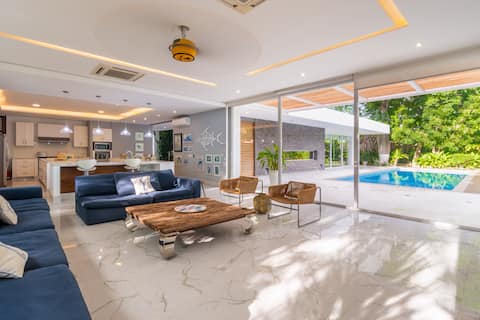 Top Airbnb: Baru Island | Luxury House w/Pool in Santana