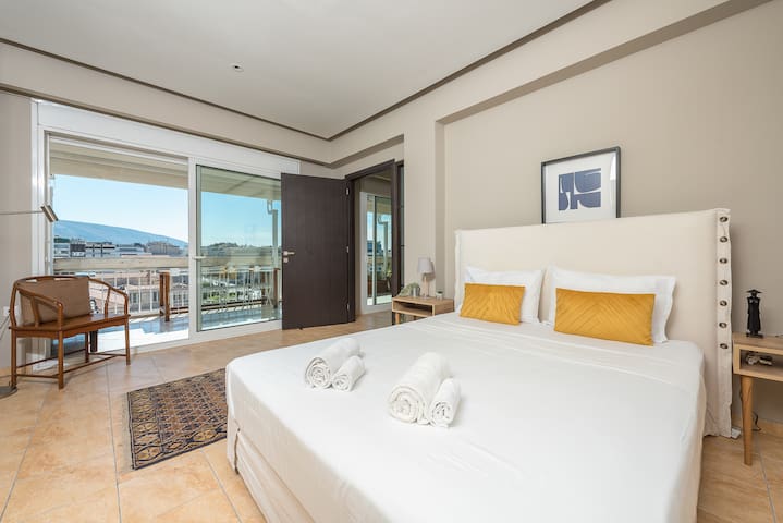 Artistic 2BDR Flat w Terrace & City View In Centre