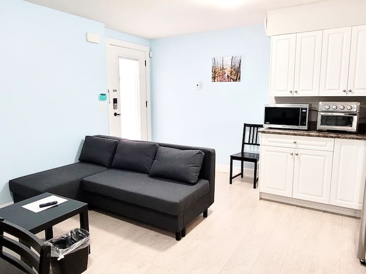 Comfortable 1 Bedroom Private Suite - ニューウェストミンスター