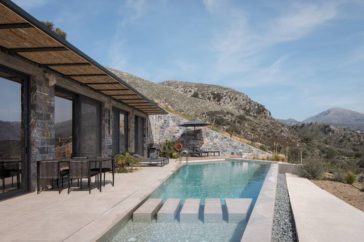 Neromai Cave Luxury Villa Two gallery image 2