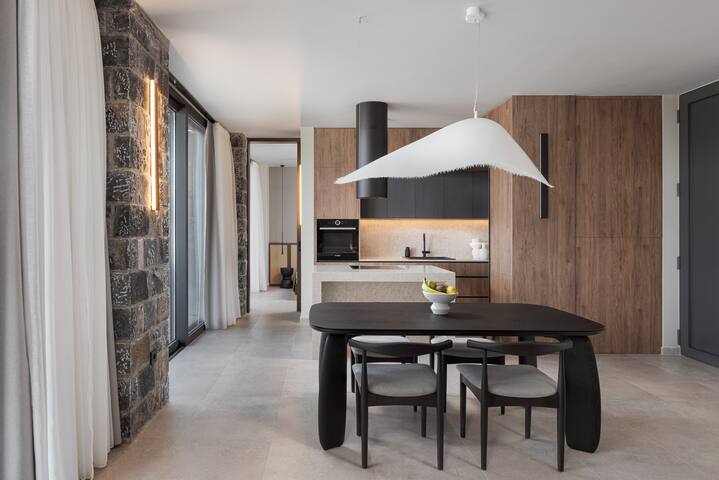 Neromai Cave Luxury Villa Two gallery image 5