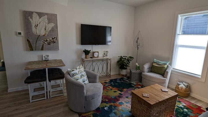 Downtown Cottage With King Bed - Grants Pass, OR