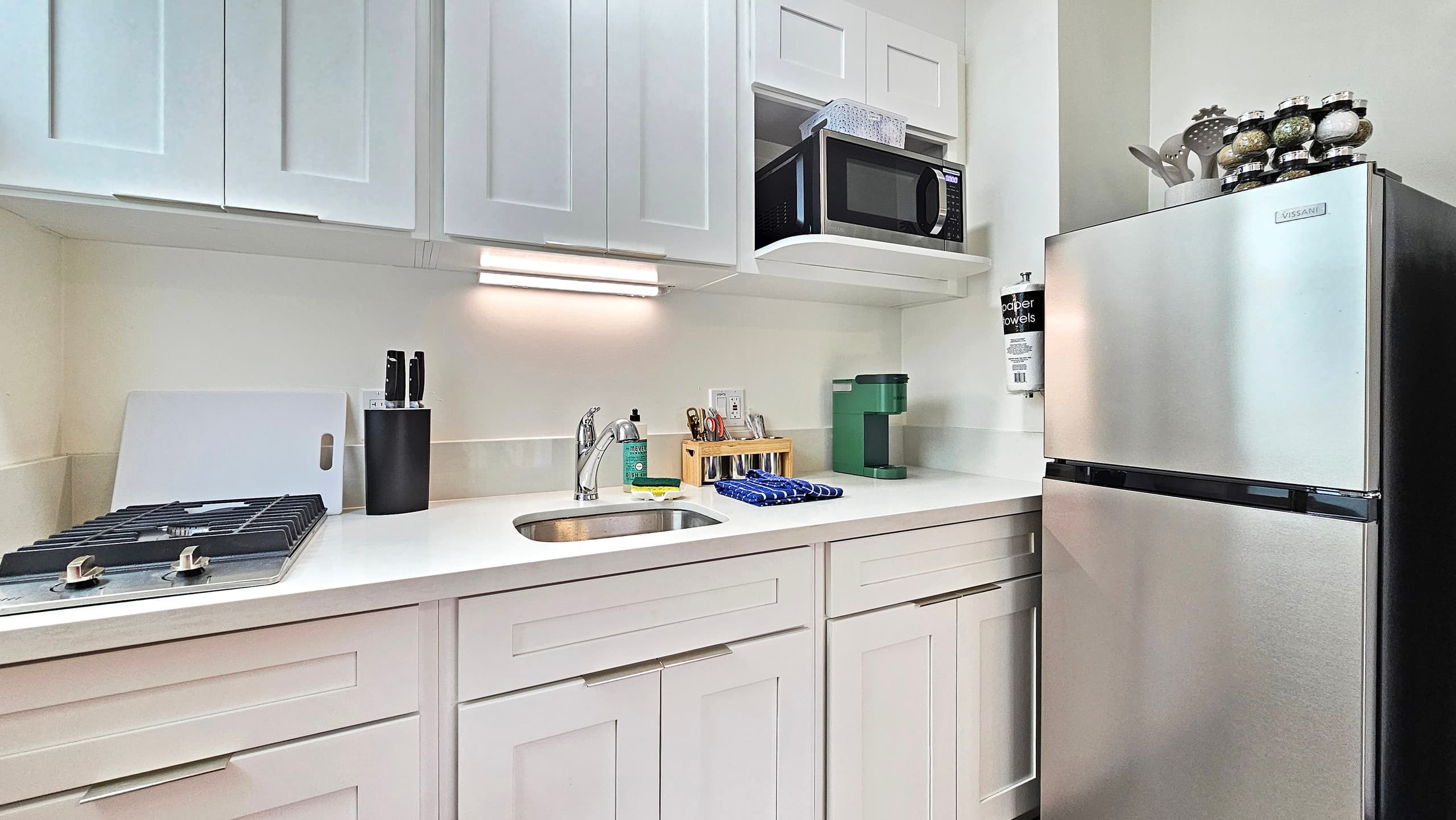 2412 PE St 305 Queen Bed, Futon, Kitchen Lanai - Photo 8