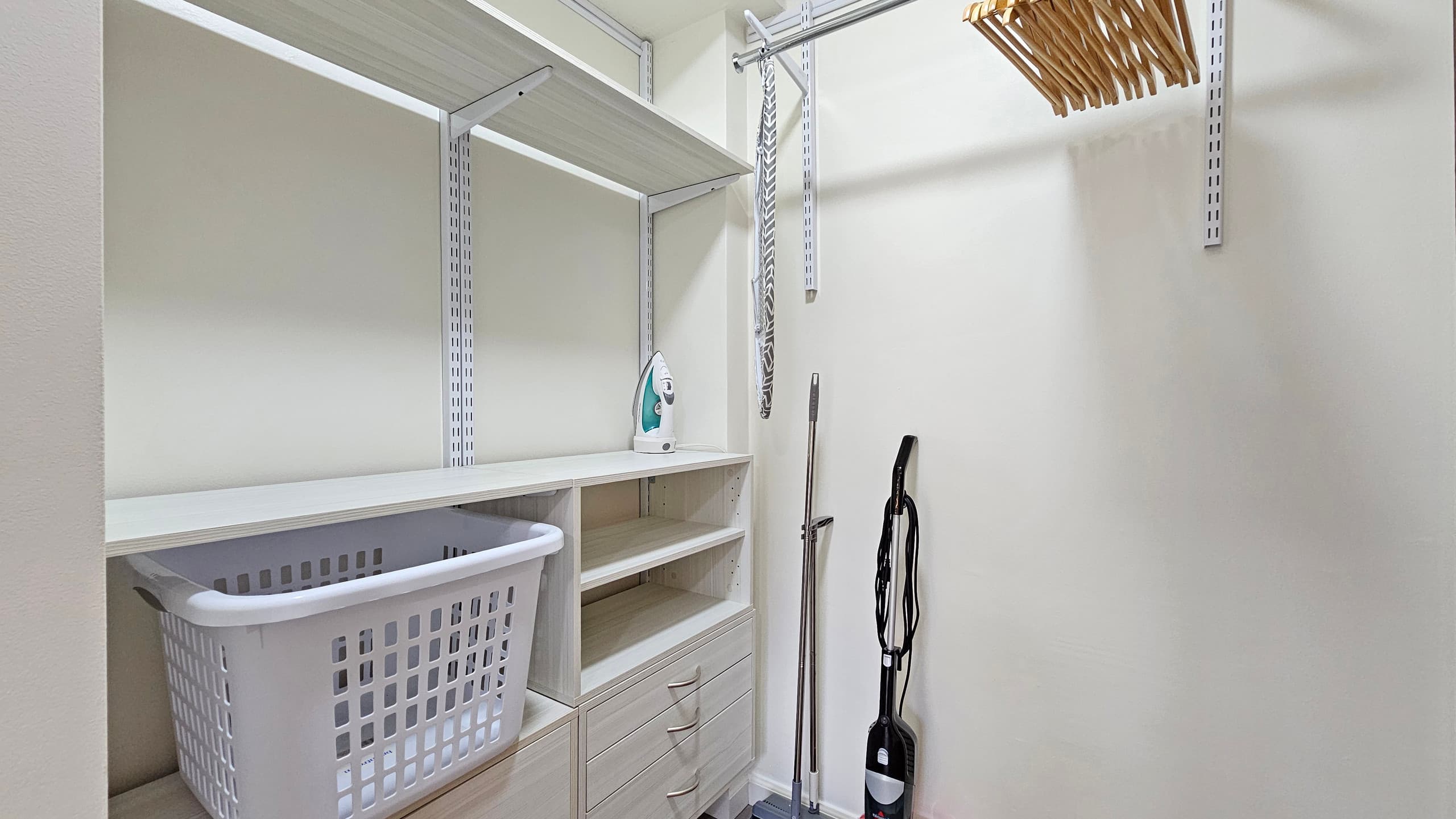 2412 PE St 305 Queen Bed, Futon, Kitchen Lanai - Photo 21