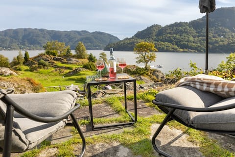 Cozy cottage by the sea