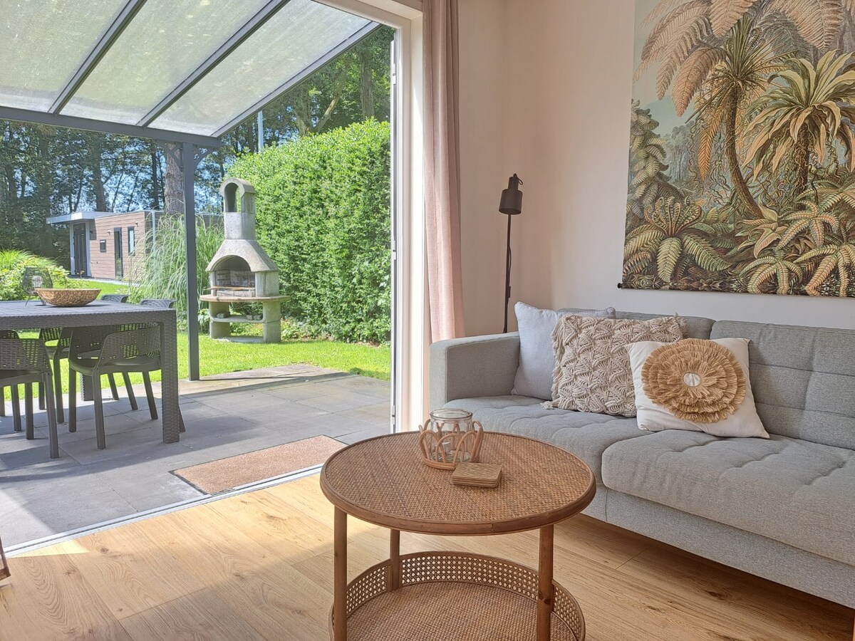 Top Airbnb: Chalet Zeeland: nature, swim pool&dog welcome 050 in Heinkenszand