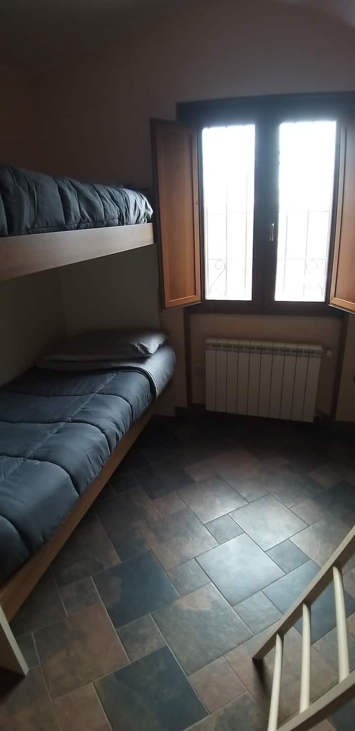 غرفة رباعية مع سريرين بطابقين، مشعات، CLINMATIZZATORE - خزانة