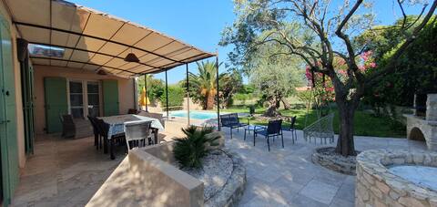 Villa for 8 people with pool
