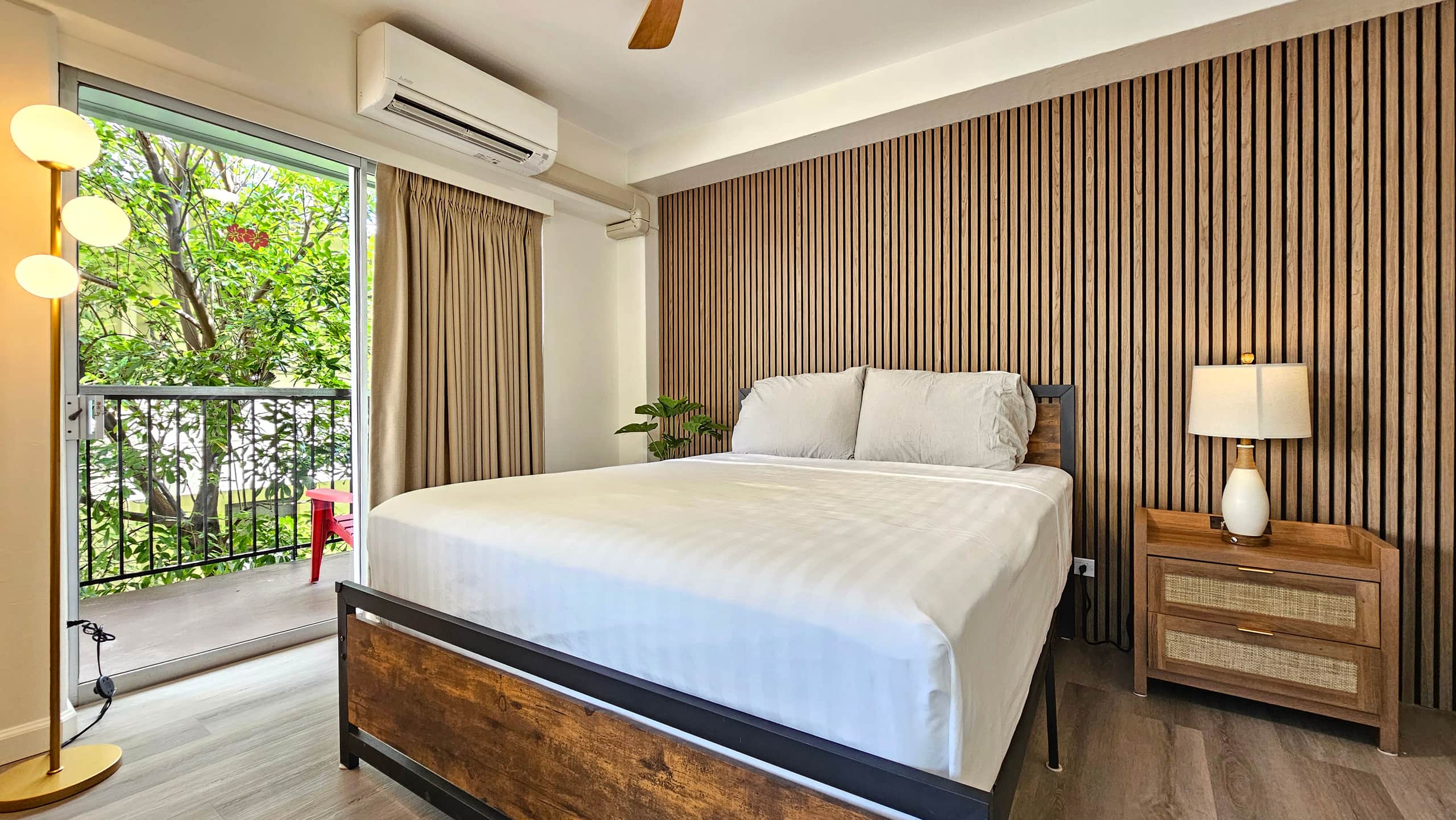2412 PE St 301 Modern Design with Sleeper Sofa - Main photo