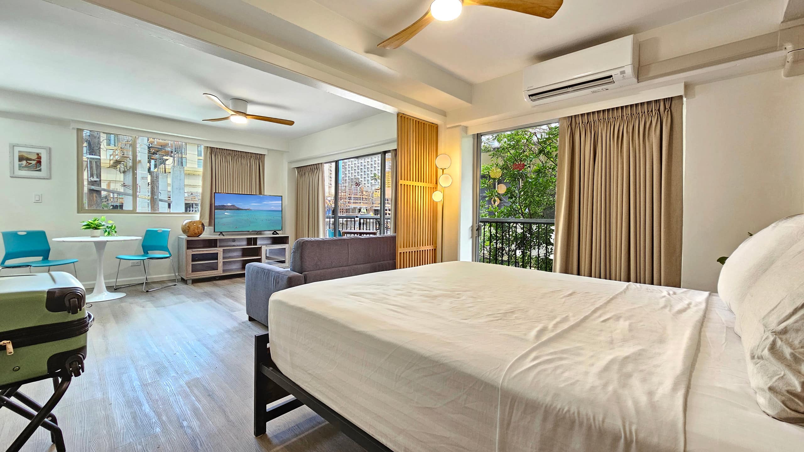 2412 PE St 301 Modern Design with Sleeper Sofa - Photo 3