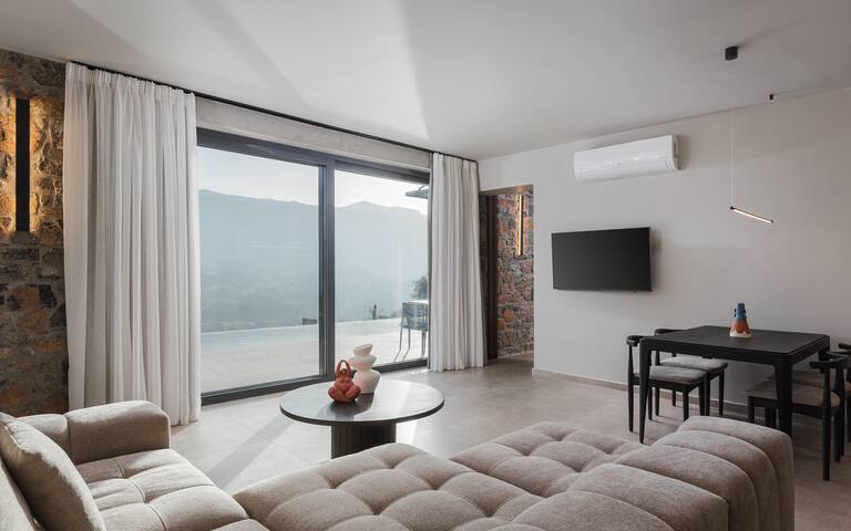 Neromai Cave Luxury Villa Three gallery image 5