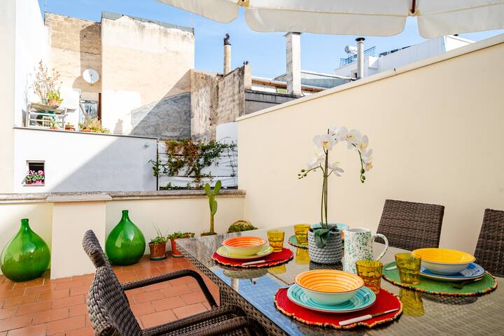 1950s Historic Home, Steps from Conversano Center gallery image 4