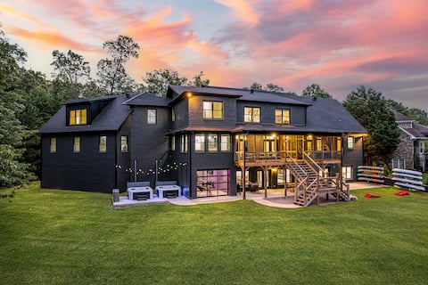 New Lakefront Mansion Sleeps 38