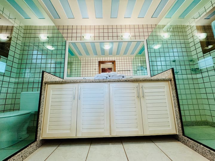 حمام الجناح الرئيسي.