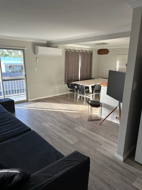 Popular Airbnb listing: Ocean View 4x2, Central Location in Kalbarri