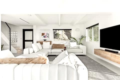 Top Airbnb: The Malibu Summit Sanctuary in Unincorporated Santa Monica Mountains