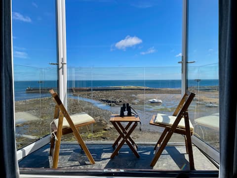 Top Airbnb: The Lookout @ 3 Cliff House in North Sunderland