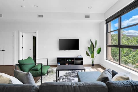 Clean Stylish 1BR Free Parking Lux! Fabulous! King