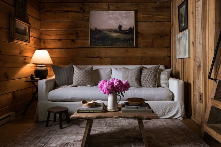 Whether you are a napper or not, you'll want to doze off on this sofa!