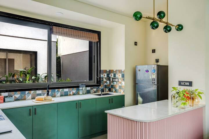 Full kitchen image 1