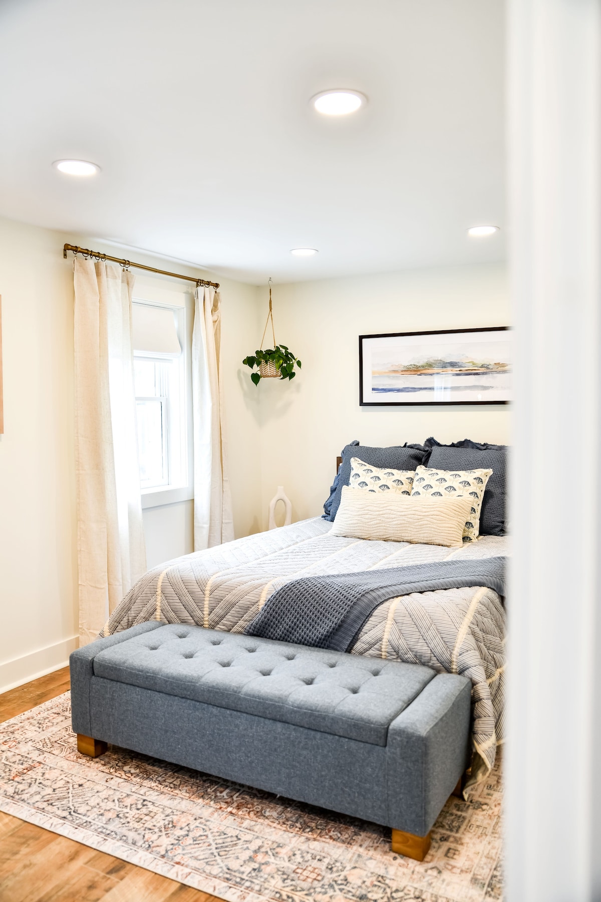 เตียงควีนไซส์ตั้งอยู่บนชั้น 2