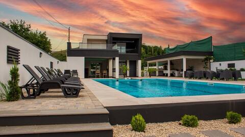 Villa XY