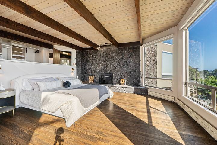 4 bed House w Stunning ocean view in Moss beach gallery image 3