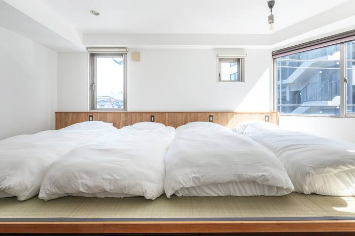 JR LINE Neko and Mado gallery image 4