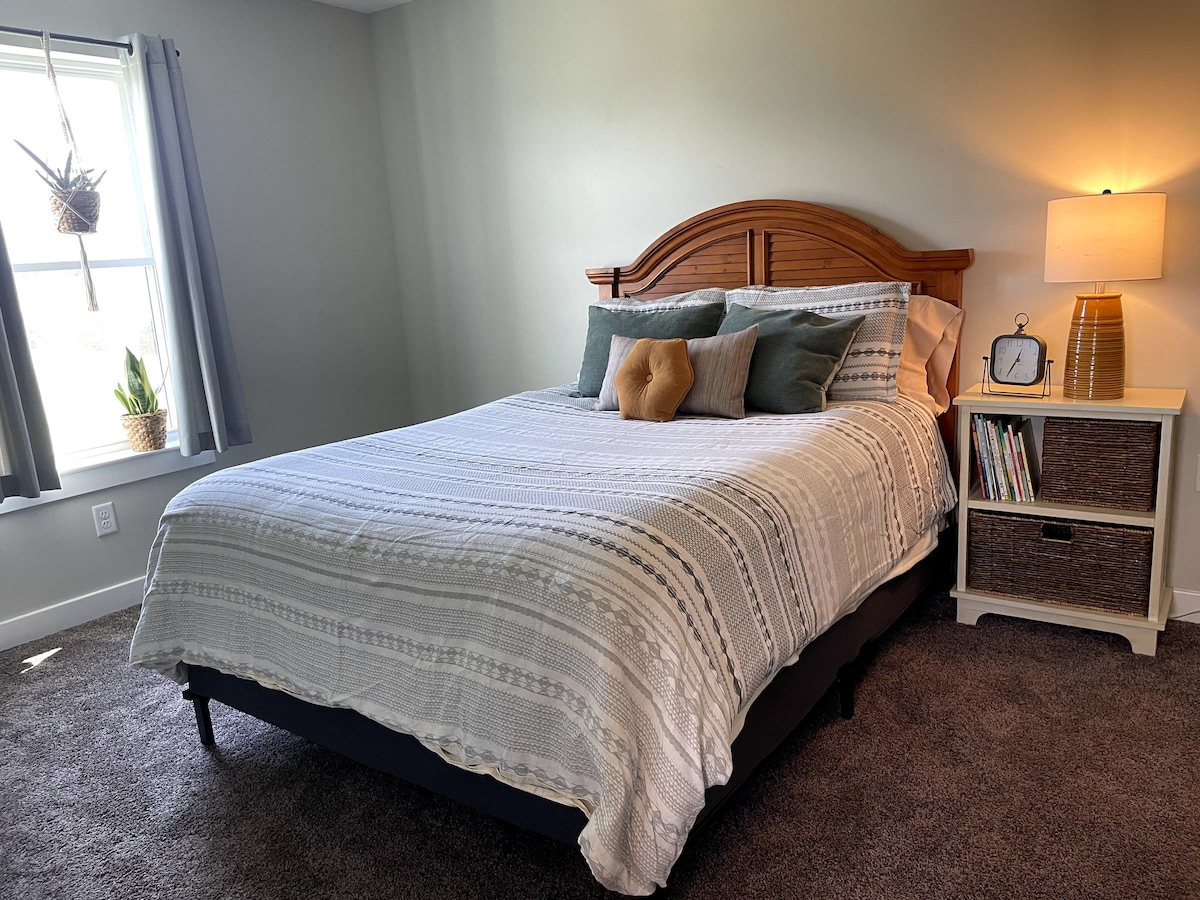 Საძინებელი 4 (ხედი 1)
Საწოლი 15 × 203 სმ