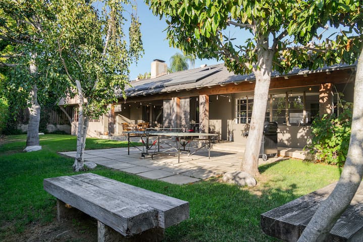 Cheviot Hills – Quiet Private Central Neighborhood