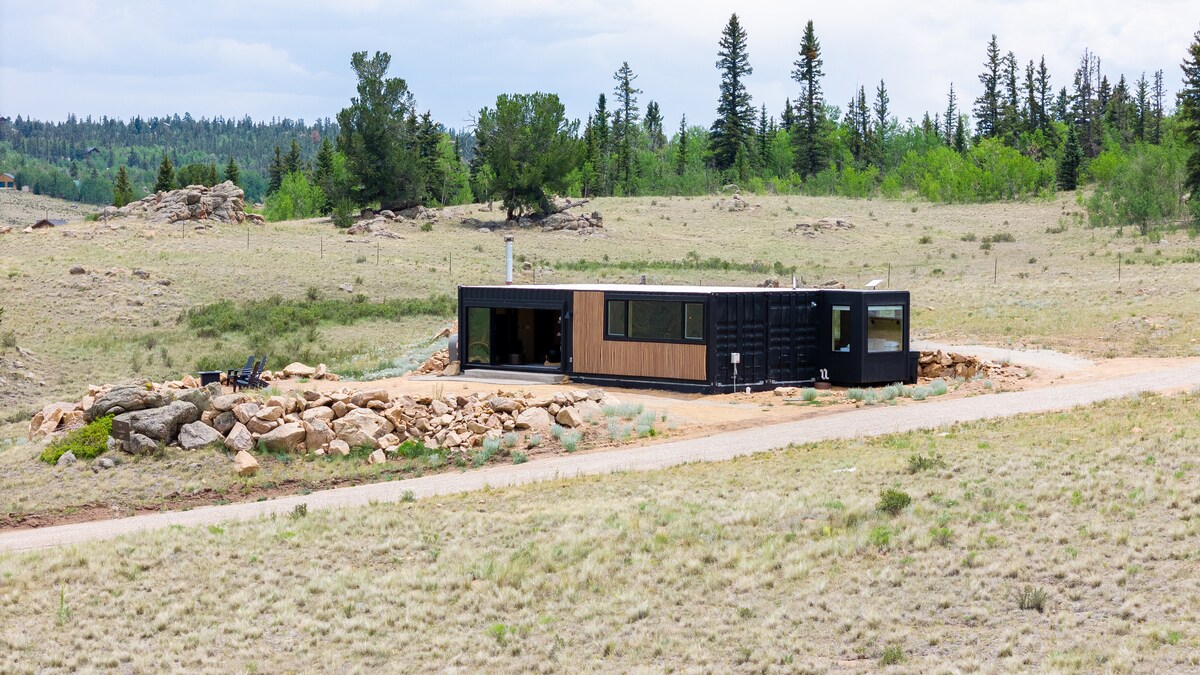 The Nook - Shipping Container w/ Hot Tub & Sauna - Shipping