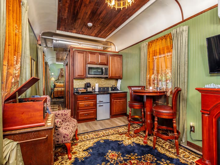 Historic Stay In Santa Fe Railcar - Depot Lodging - Brownwood, TX