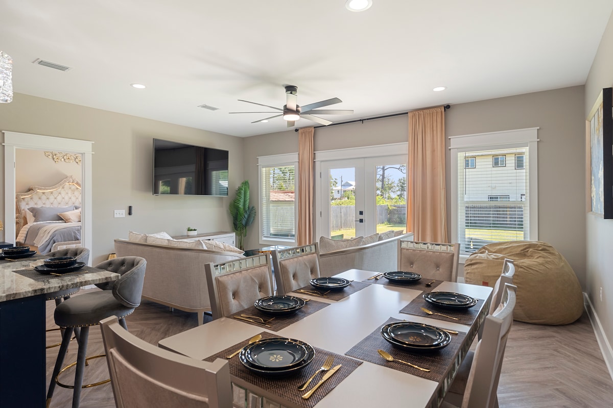 Top performing Airbnb: Luxury Retreat near St. Andrews - Pickeball Court in Upper Grand Lagoon