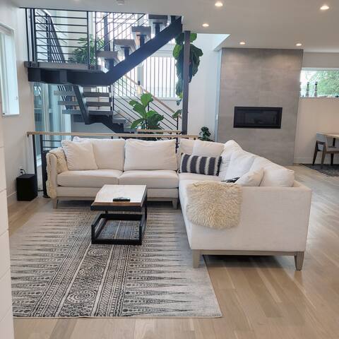 Luxury Gourmet Kitchen, Views, Fire Pit, 4BR | 5BA gallery image 2