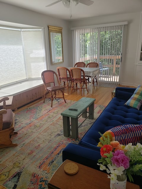 Top Airbnb: Cozy Cottage by the Creek in Sheridan