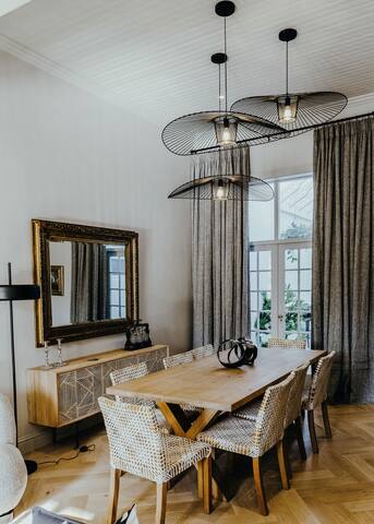 Immaculately styled and positioned with pool & bar gallery image 5