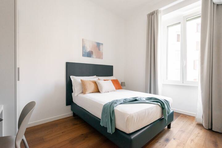 Elegant Haven Re di Roma – 3 bedroom apartment gallery image 5