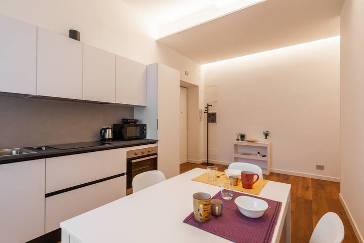 Elegant Haven Re di Roma – 3 bedroom apartment gallery image 3