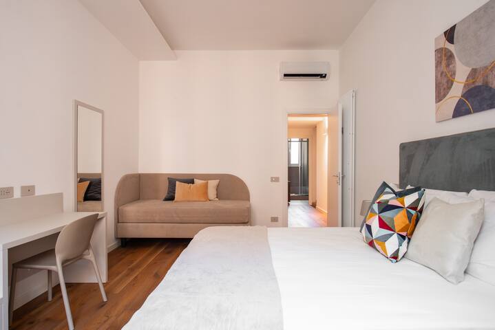 Elegant Haven Re di Roma – 3 bedroom apartment gallery image 2